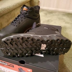 New never worn composite toe work boots